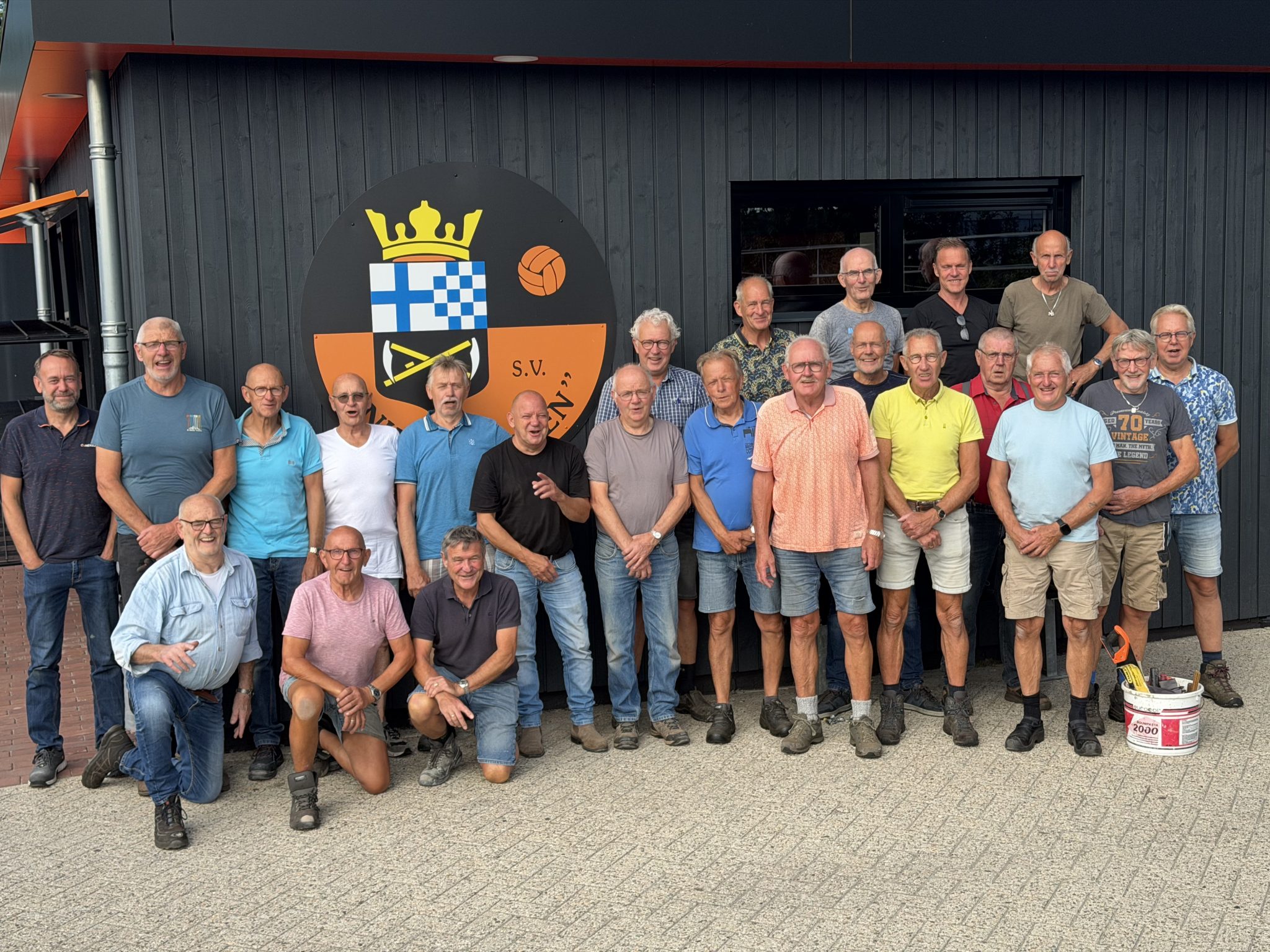 Bezichtiging nieuwe kleedkamers tijdens open dag S.V. Nieuwleusen