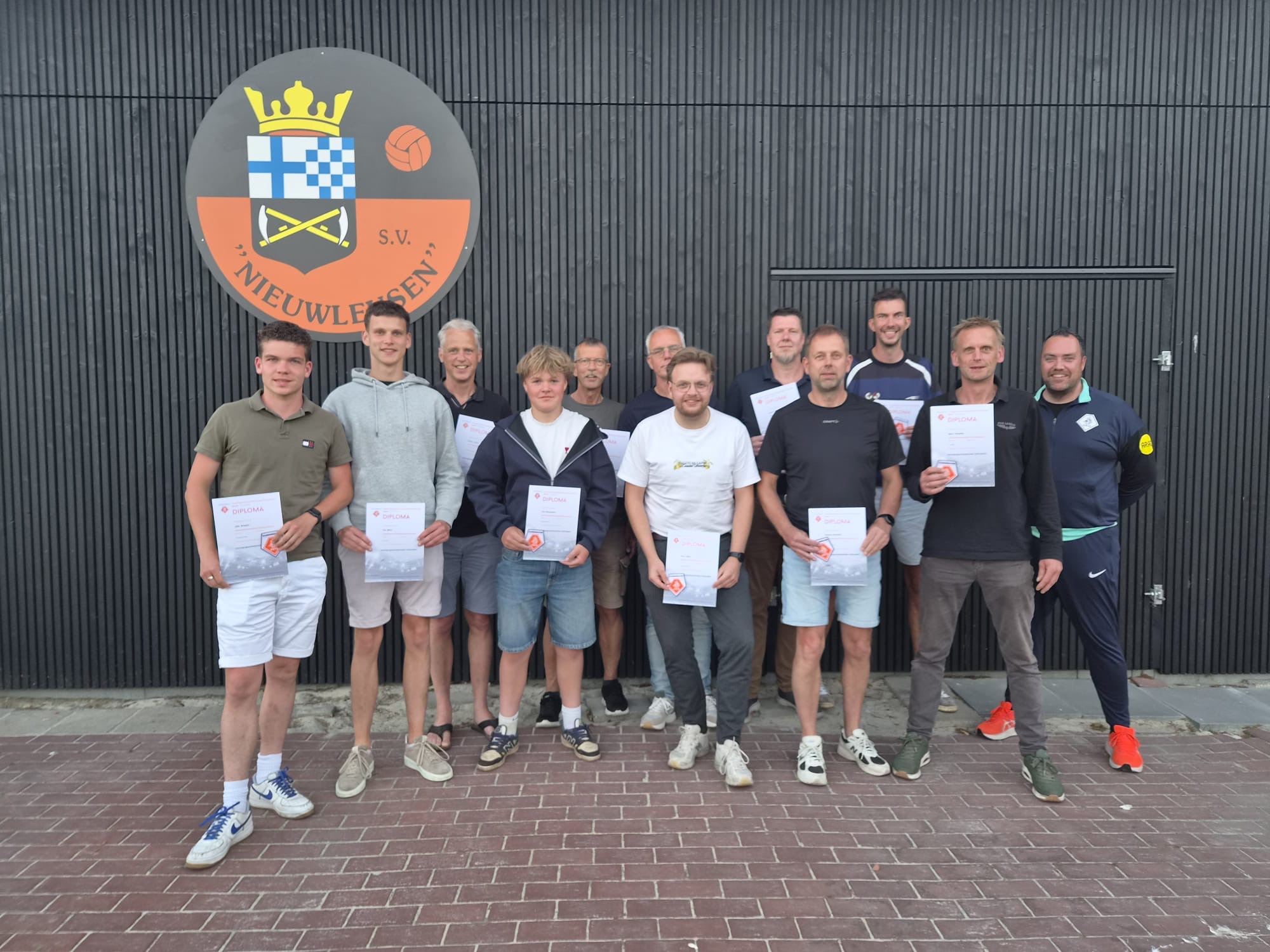 13 cursisten behalen diploma Verenigingsscheidsrechter bij S.V. Nieuwleusen