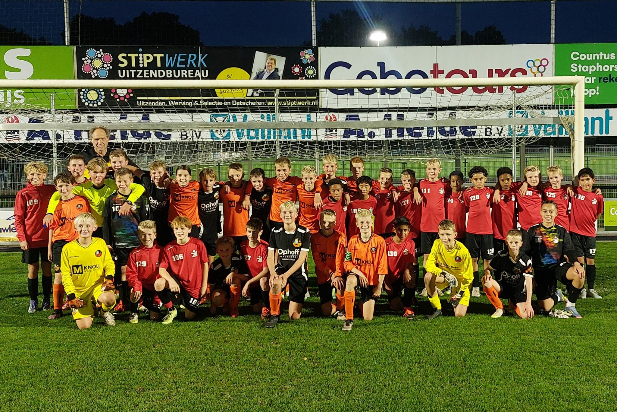 S.V. Nieuwleusen JO13 oefent tegen FC Emmen JO12