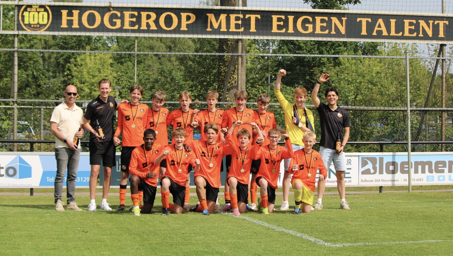 S.V. Nieuwleusen JO15-1 kampioen na bijzonder slot van de competitie
