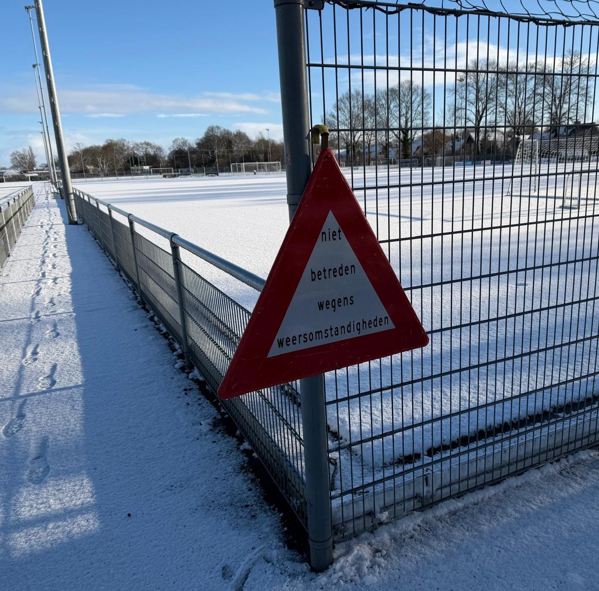 Velden gesloten wegens sneeuw en ijs