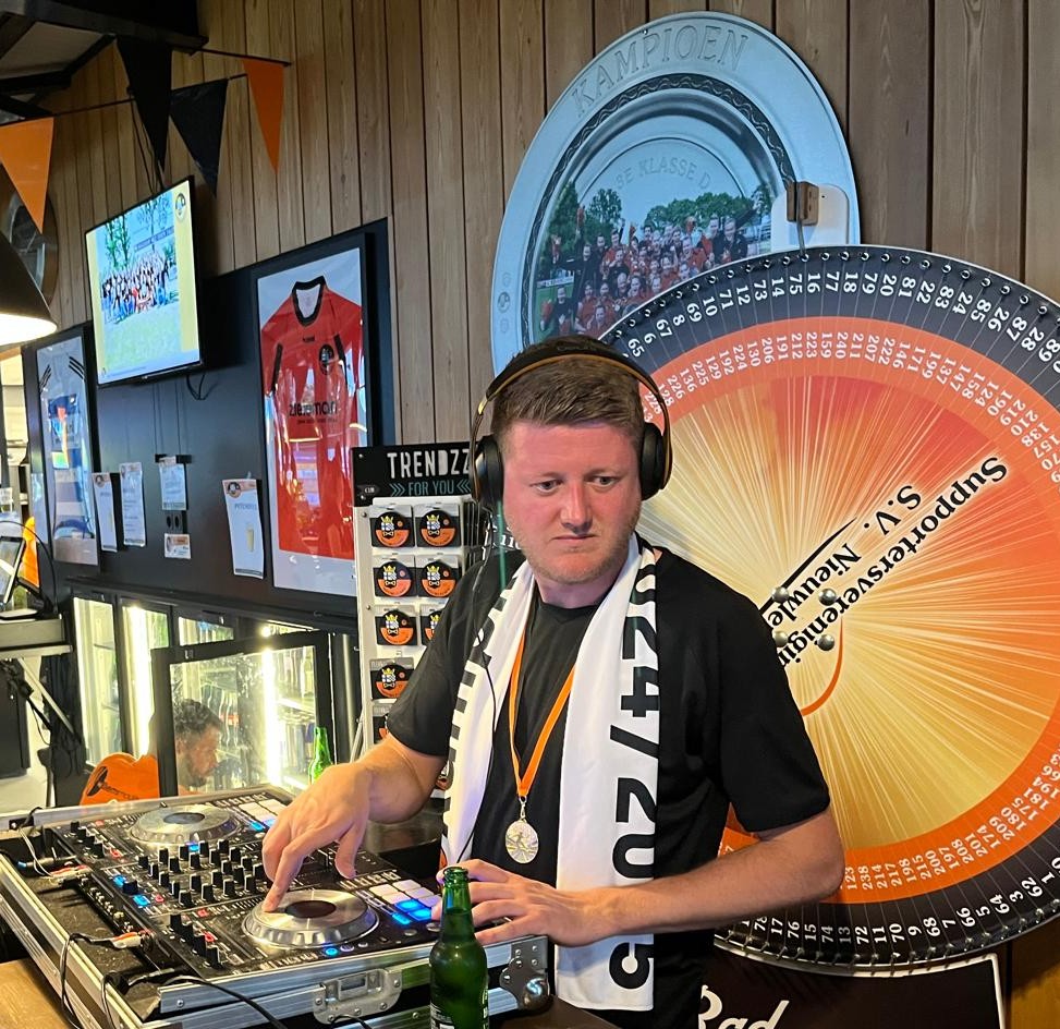 DJ Bert Jan Otten draait op 14 maart bij S.V. Nieuwleusen